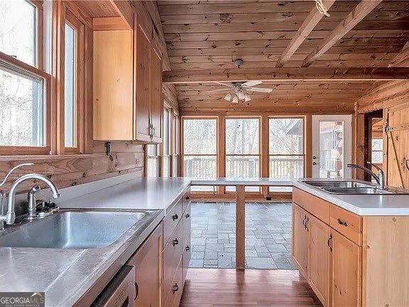 Photo - 2405 Mountain Rd