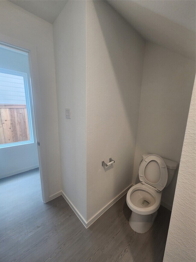 Photo - 906 Pertuso Ln