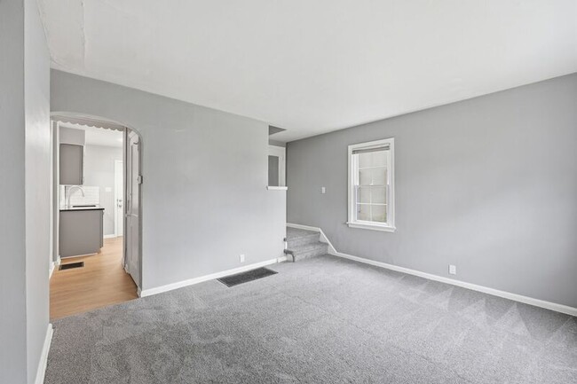 Photo - 735 E Mithoff St