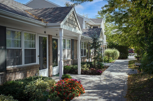 Building Photo - Fairfield West At Bay Shore Rental