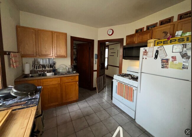 Photo - 3352 S Lituanica Ave Unit 1