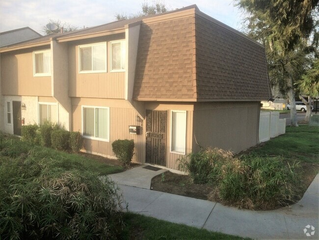 Building Photo - Riverside - 3 Bedroom Condo in Springbrook...