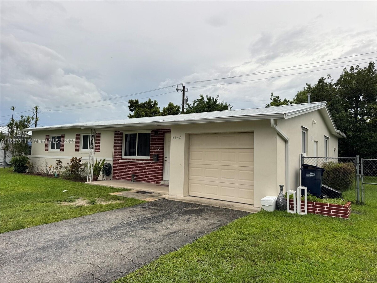 Photo - 8942 SW 16th St House
