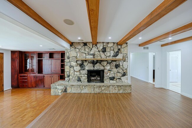 Photo - 1200 W Rowan St
