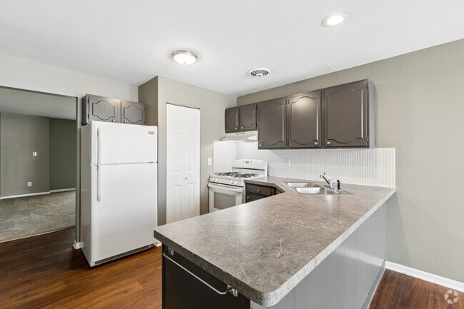 2BR, 2BA - 1080SF - Kitchen