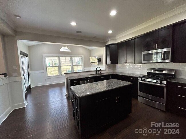 Photo - 2507 Alyssa Ln