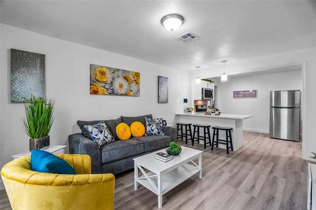 Photo - 2250 Areba St