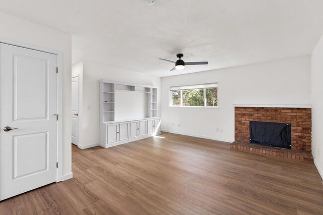 Building Photo - Students Welcome! Updated 2 Bedroom 1 Bath near Foothills Mall