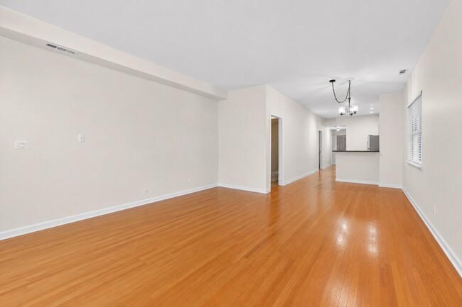Photo - 3115 N Oakley Ave Unit 1