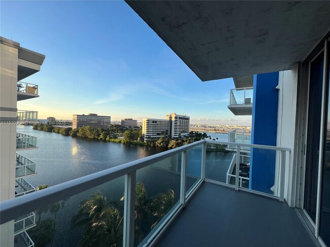 Building Photo - 5085 NW 7th St Unit 1103