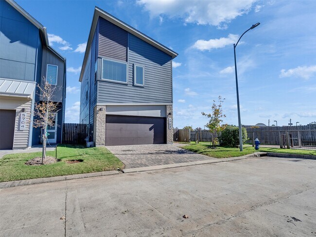 Photo - 5702 Rucio Ln