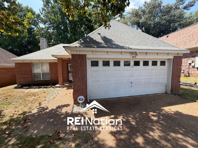 Building Photo - INCREDIBLE LAYOUT! 3BR/2BA Memphis Gem | Vaulted Ceilings & Soaking Tub | Deck & Fenced Yard!