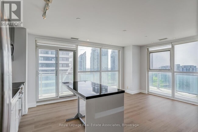 Photo - 33 Shore Breeze Dr Unit 2803