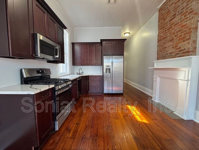 Photo - 3118 Urquhart St