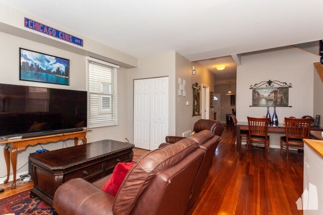 Photo - 2440 N Ashland Ave Unit 2