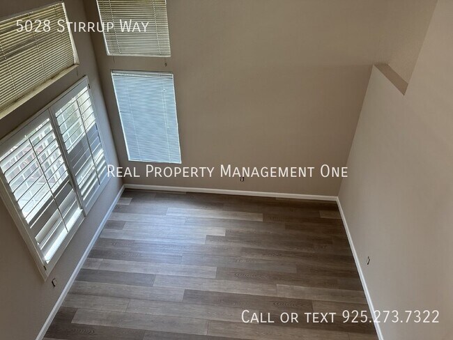 Photo - 5028 Stirrup Way