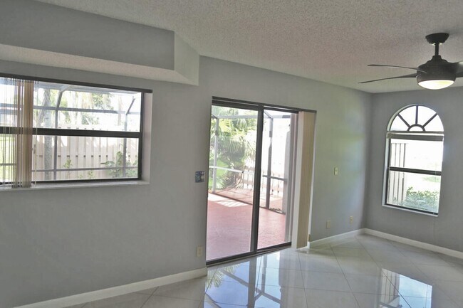 3935 Village Dr Unit A