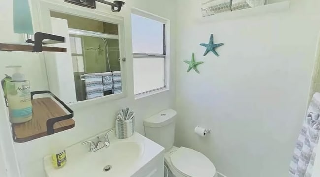 Photo - 3981 Ingraham St