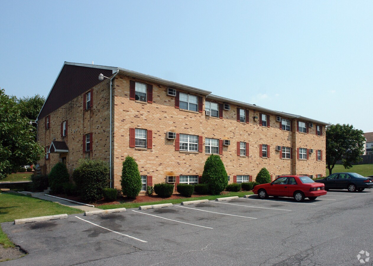 Armour Court Apartments - Armour Court Apartments