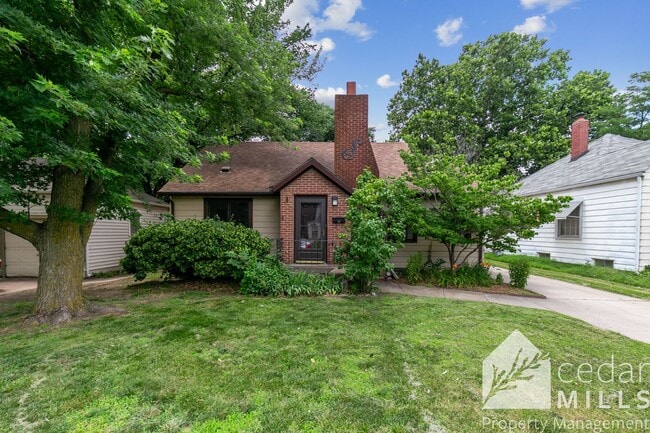 Building Photo - Updated 2 Bedroom Home with Additional Upstairs Loft just South of Kellogg