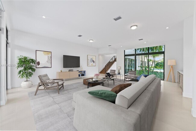 Photo - 16680 Botaniko Dr N