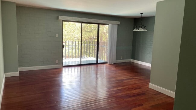 Lots of natural light - 460 S Marion Pky Unit #305C
