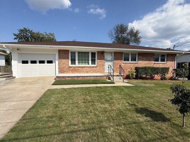 Photo - 424 Karter St NW