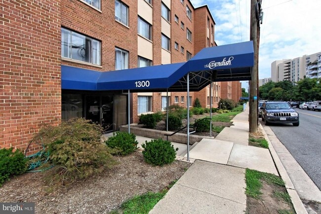 Building Photo - 1300 S Arlington Ridge Rd Unit 315 Rental