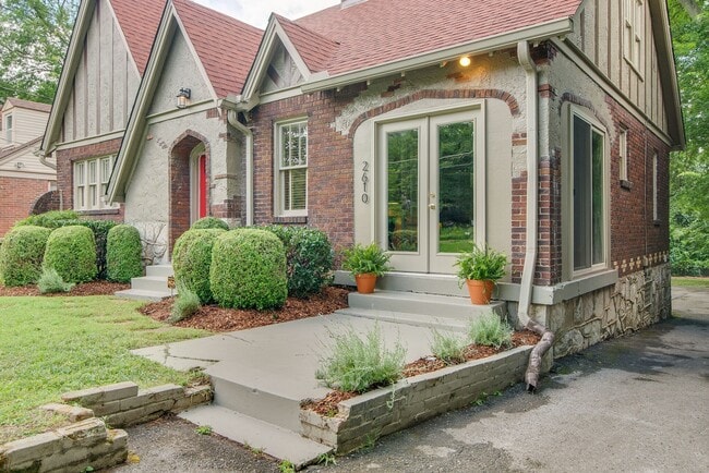 Photo - 2610 Woodlawn Dr