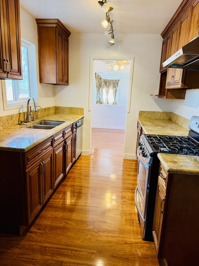 Photo - 6815 Sowell Ave