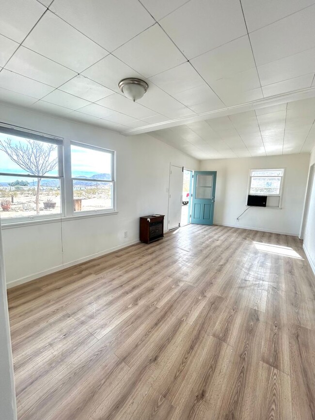Photo - Eclectic 2 Bedroom 1 Bathroom Home