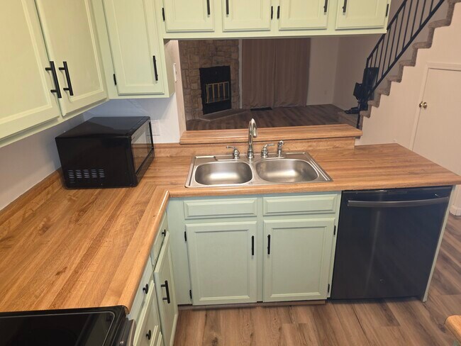 Photo - 3330 Queen Anne Way