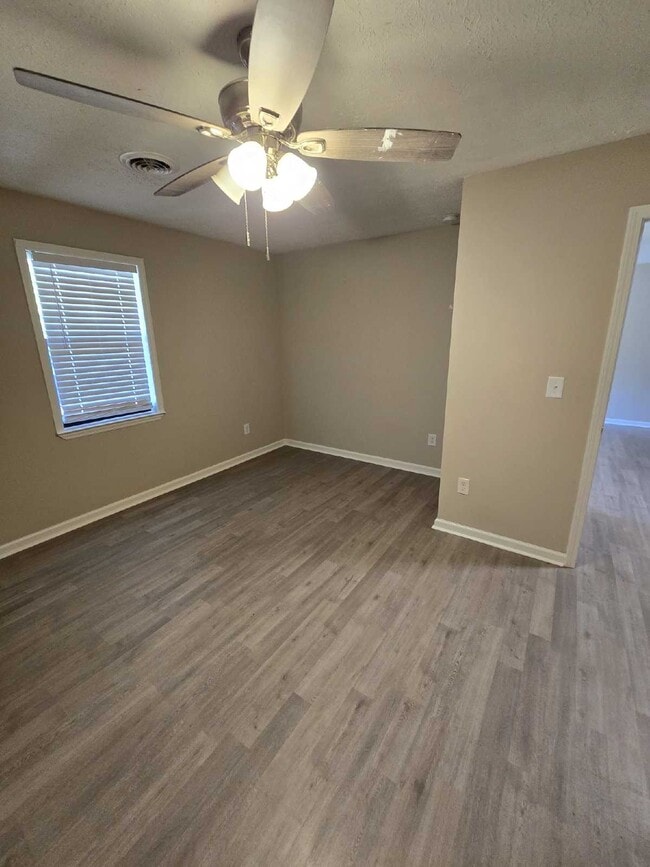 Photo - Charming 2-Bedroom Duplex in Hampton, GA with Spacious Layout and Modern Amenities! Unidad A