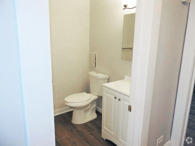 Building Photo - 3 Bed - 2 Full Bath Colonial for Rent! Rental
