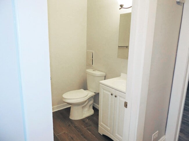 Building Photo - 3 Bed - 2 Full Bath Colonial for Rent! Rental