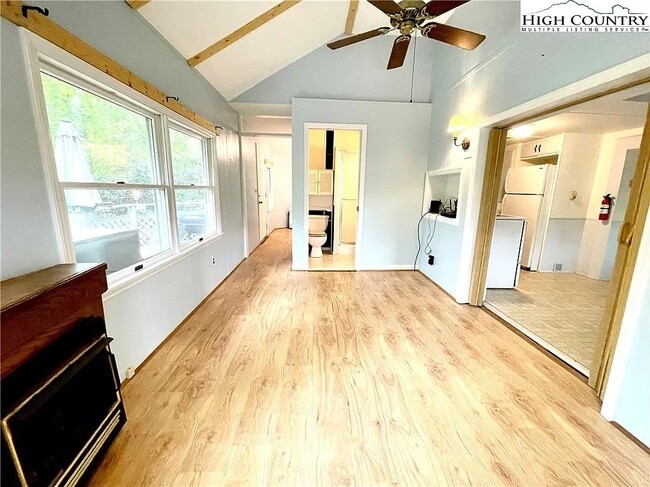 Photo - 252 Trillium Rd