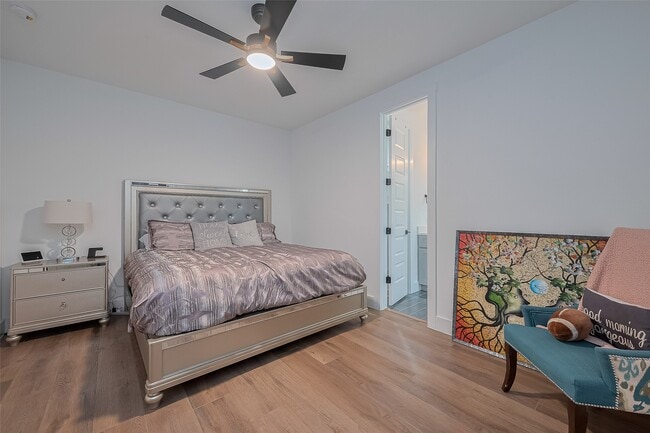 Building Photo - 1305 E 27th St