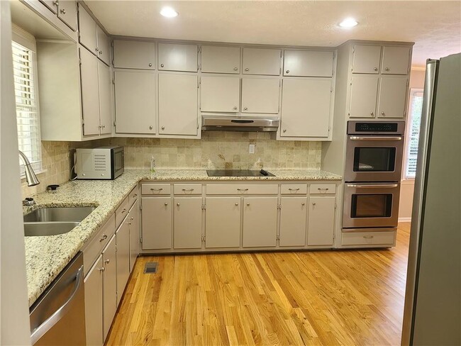 Photo - 2520 Riverglenn Cir