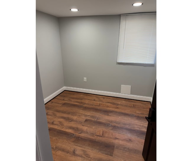 Photo - 4613 Asbury Ave Unit BC AVAILABLE PRIV/BATH $700 BC