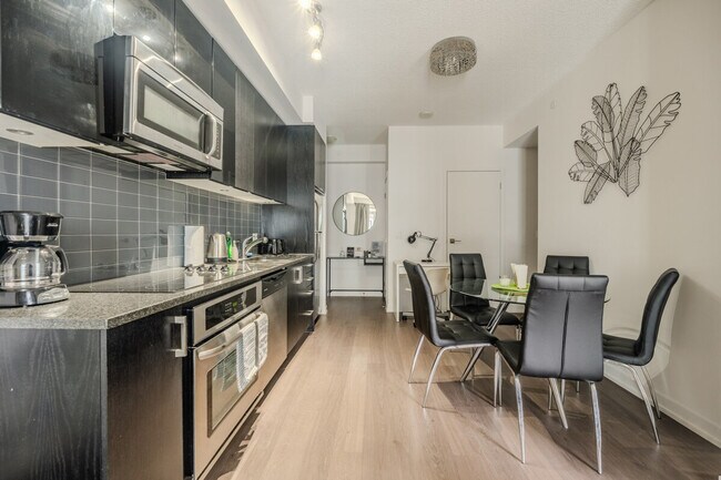 Photo - 110 Eglinton Ave E Unit ID1345814P