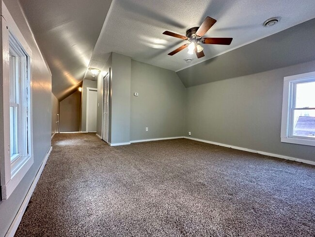 Building Photo - 587 Charles Ave Unit 2