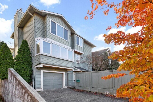 Building Photo - 3Bd/3Ba Seattle Townhome
