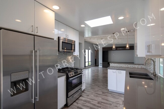 Photo - Gorgeous 3 br Home in Del Mar with W/D In Unit and Basketball Court!