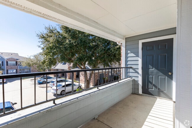 1BR, 1BA - 660 SF (Upgraded)