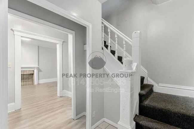 Photo - 196 W 8th Ave