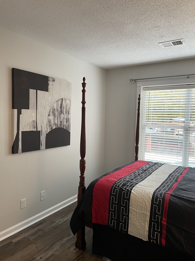 2nd bedroom - 900 Taylor St Unit #212