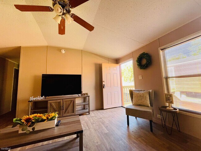 Photo - 3 br, 2 bath Mobile Home - 600 Holly Dr 2