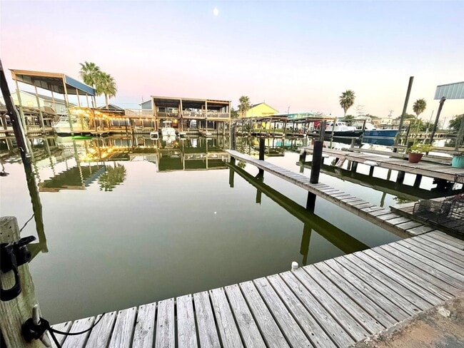 Building Photo - 318 Marine Way