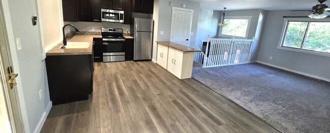 Photo - 2 Bedroom 1.5 Bathroom 1 Car Garage For Rent