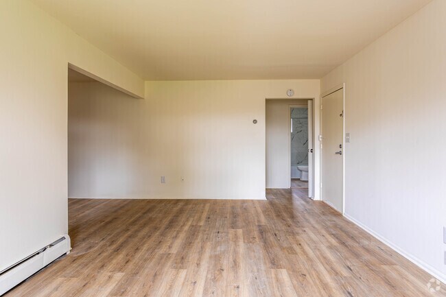 1BR, 1BA - 775SF - Dining Area